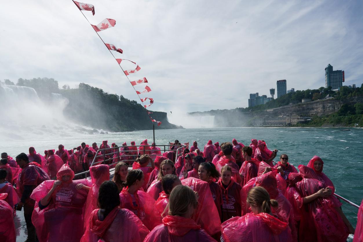 From Toronto: Niagara Falls Day Tour with Boat Cruise | TourBeez